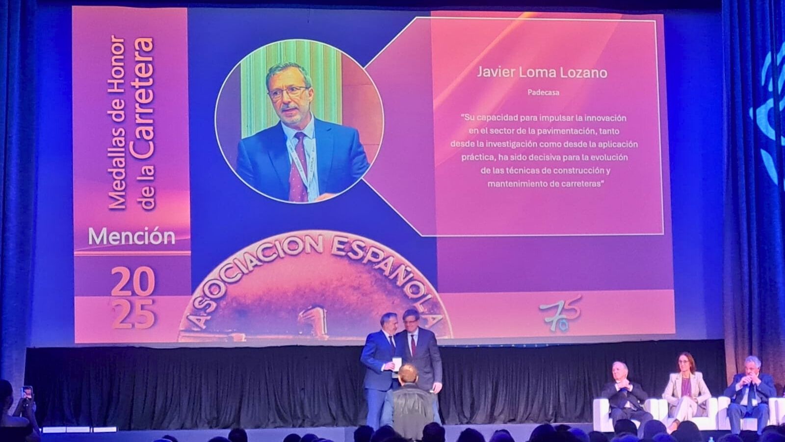 Javier Loma, director de Tecnología y Desarrollo de PADECASA, recibe la Medalla de Honor de la Carretera con Mención Especial